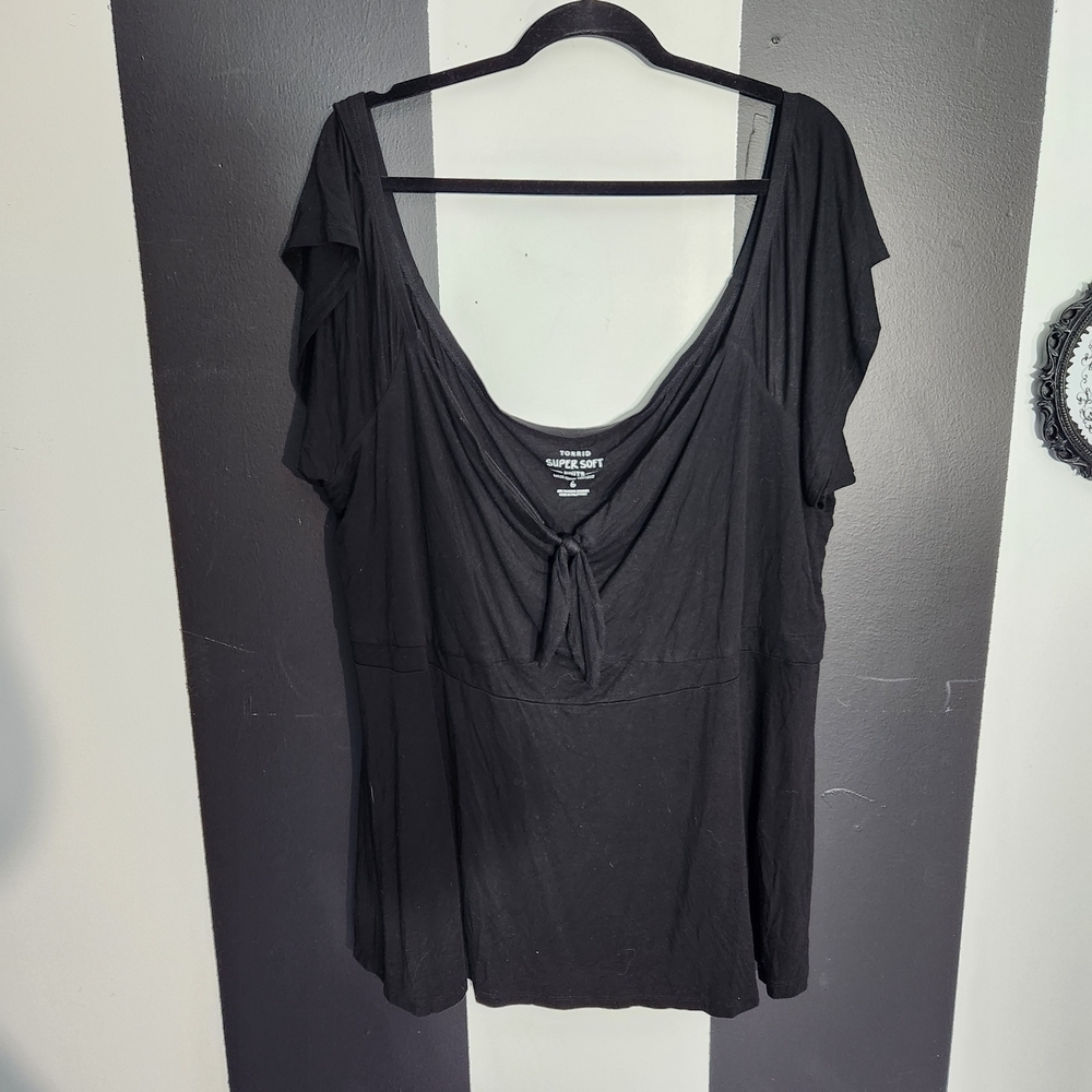 torrid Black Scoop-Neck Tie-Front Tunic - Picture 2 of 5